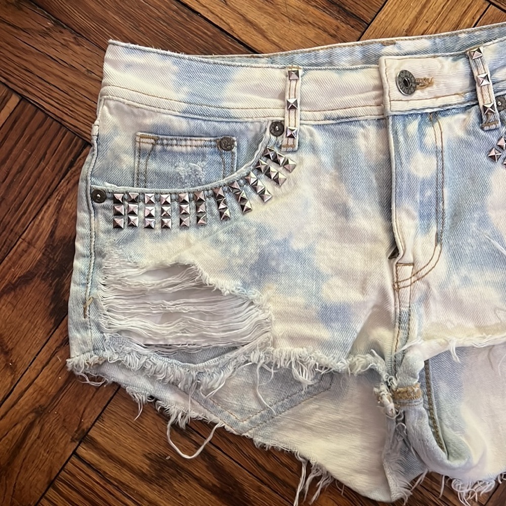 & denim shorts size: 4 - Picture 2 of 8